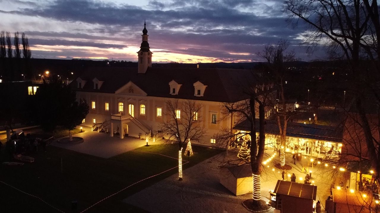 WEINachtsmarkt im Schloss Haindorf